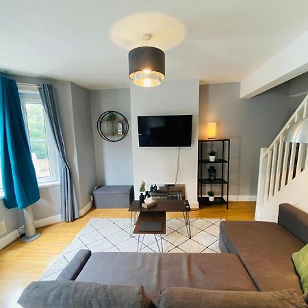 Medway Getaway - 3 Bed Home With Luxury Bathroom Chatham  Ngoại thất bức ảnh