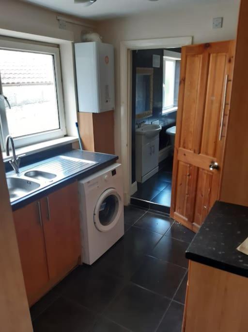 Medway Getaway - 3 Bed Home With Luxury Bathroom Chatham  Ngoại thất bức ảnh