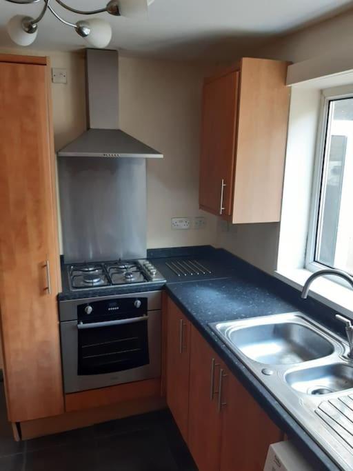 Medway Getaway - 3 Bed Home With Luxury Bathroom Chatham  Ngoại thất bức ảnh