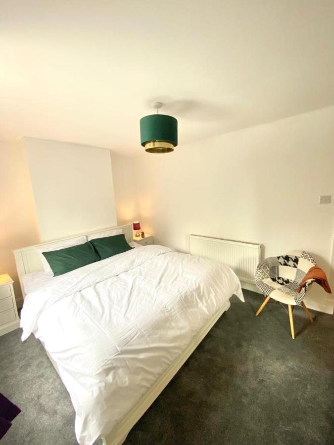 Medway Getaway - 3 Bed Home With Luxury Bathroom Chatham  Ngoại thất bức ảnh