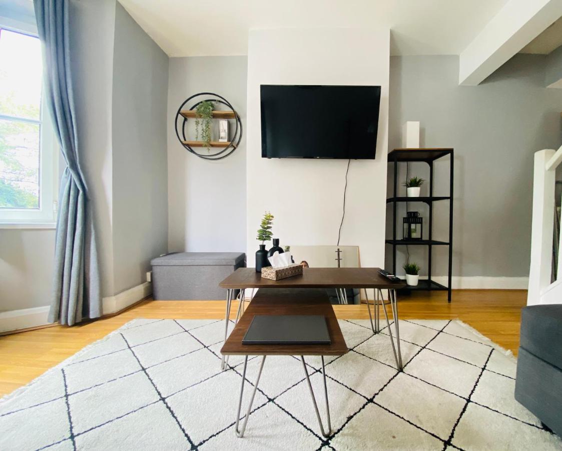 Medway Getaway - 3 Bed Home With Luxury Bathroom Chatham  Ngoại thất bức ảnh
