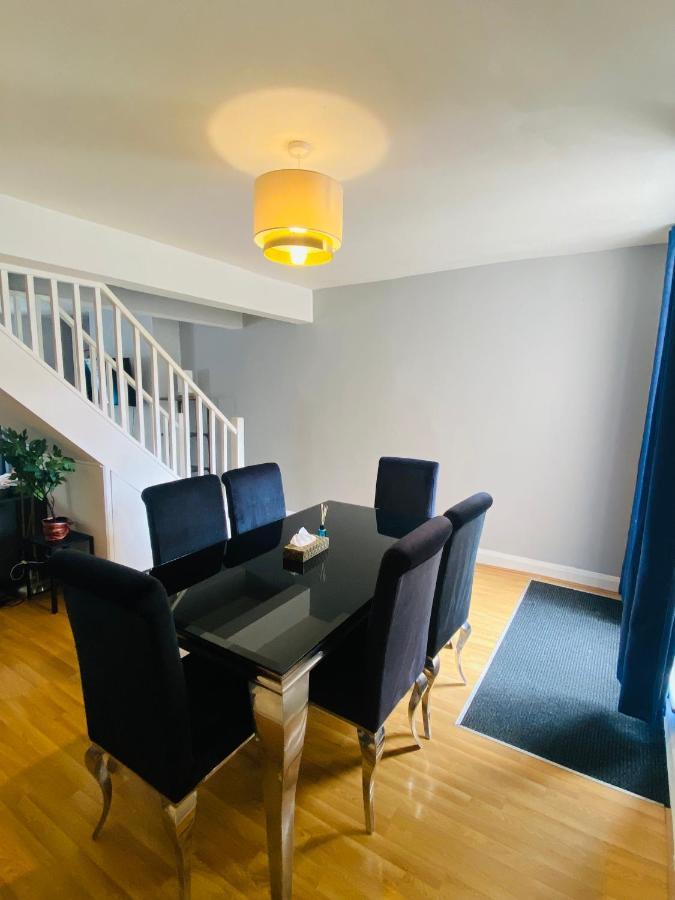 Medway Getaway - 3 Bed Home With Luxury Bathroom Chatham  Ngoại thất bức ảnh