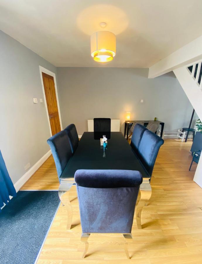 Medway Getaway - 3 Bed Home With Luxury Bathroom Chatham  Ngoại thất bức ảnh