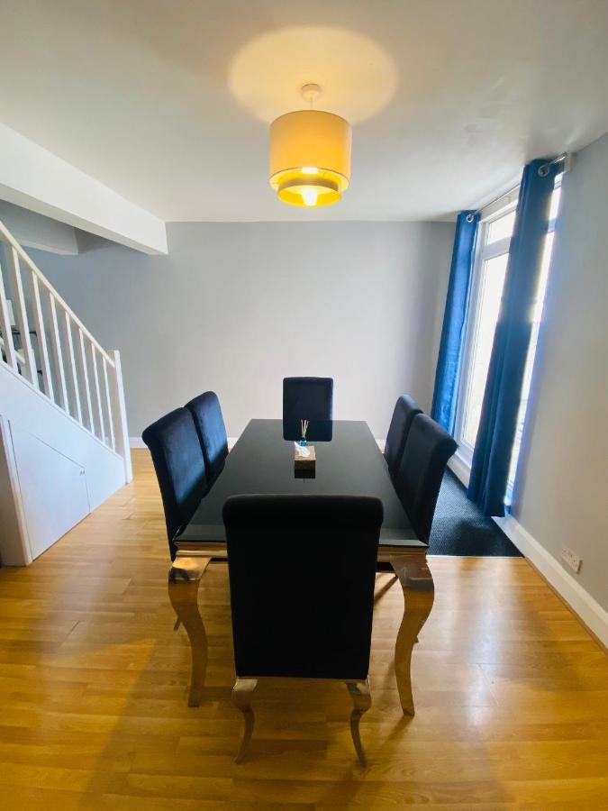 Medway Getaway - 3 Bed Home With Luxury Bathroom Chatham  Ngoại thất bức ảnh